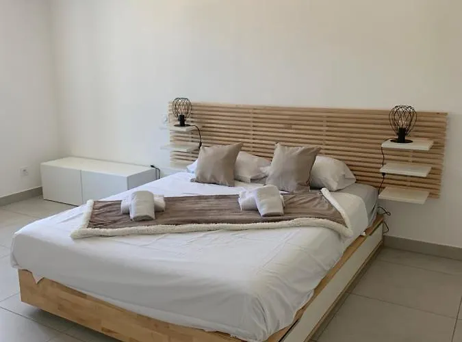 Les Hauts Du Port-appartement Neuf Sur Le Port * Bonifacio (Corsica)